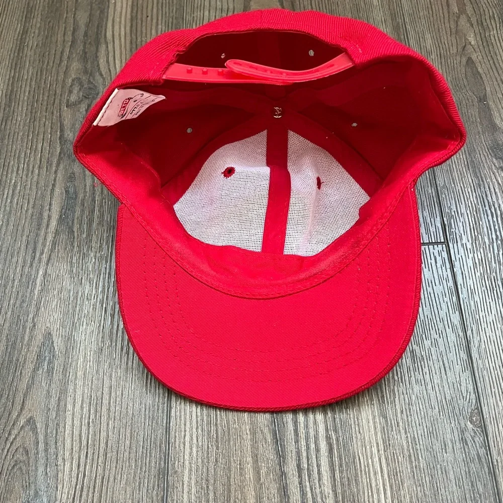 OTTO Red Cap with White Label - Picture 11 of 11